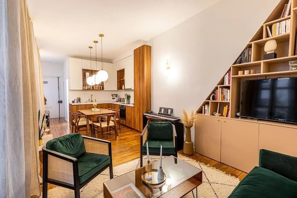 Chic Parisian Haven: Designer Apartment In The Heart Of Parijs Frankrijk